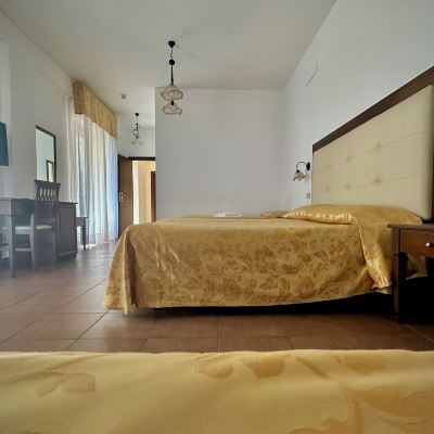 Camera Quadrupla Con Balcone Vista Piscina Hotel Soleado Promo Code