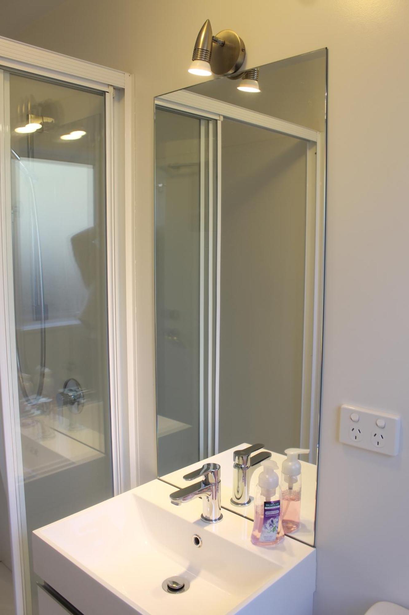 三人一室公寓 - 带大床和单人床