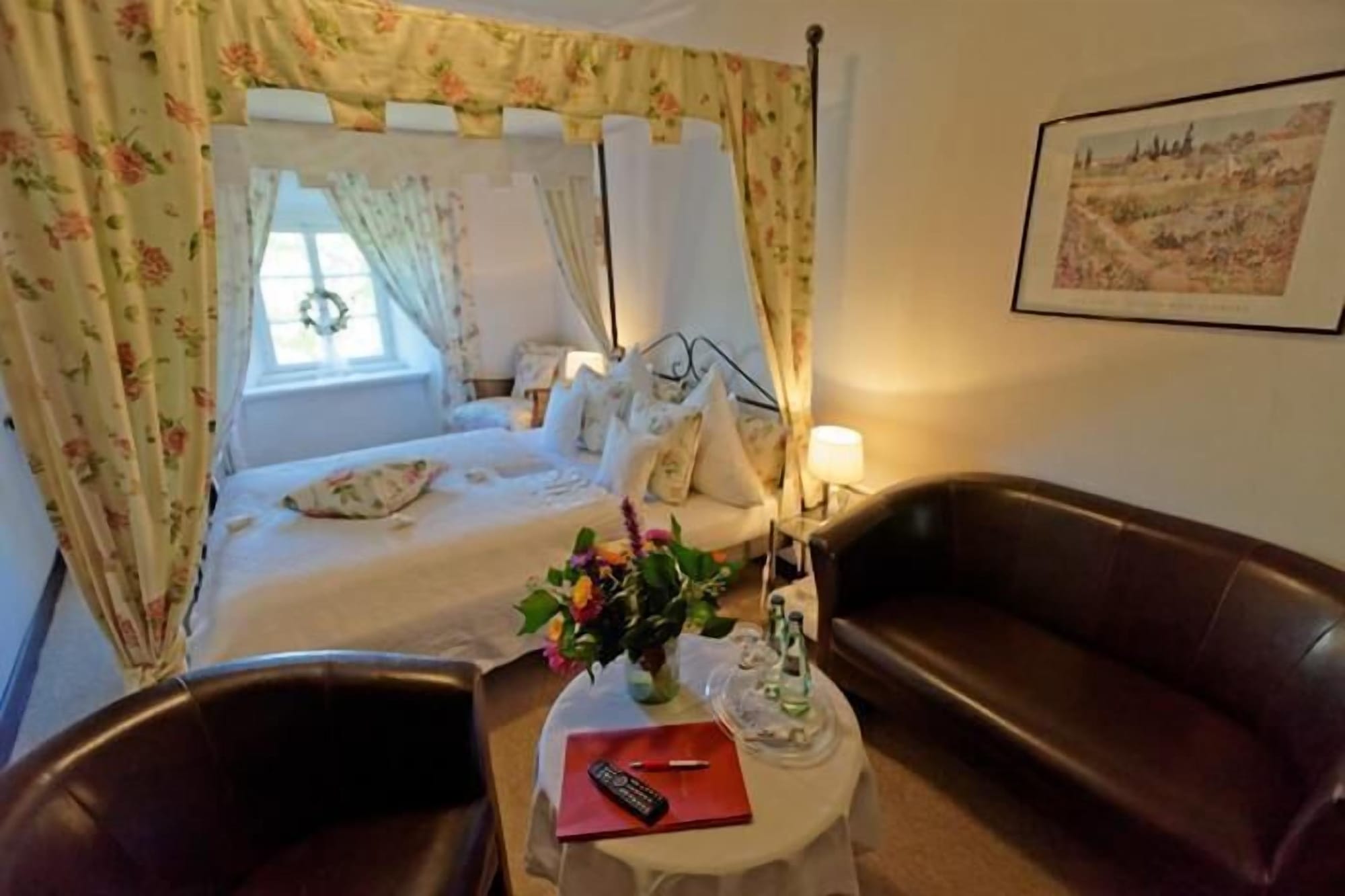 Burghaus & Villa Kronenburg浪漫双人房