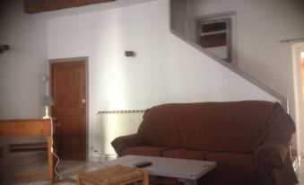 House with 5 Rooms in Le Teil, with Furnished Terrace and Wifi