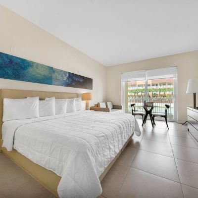 Deluxe King Room Peninsula Island Resort & Spa Promo Code