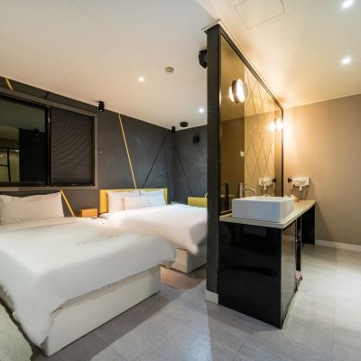 Deluxe Twin (2-Person Bath, Single, Double Bed) MU 호텔 쿠폰