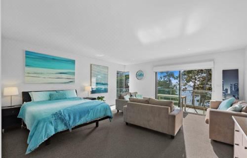 340 the Waves, the Esplanade, Cowes One-Bedroom Studio