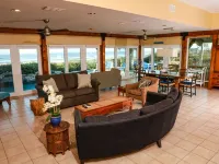 Beach Front/Heated Pool/Spa. Ocean Views, Umbrella+Lounger for Beach, Balconies Hotels in Crescent Beach