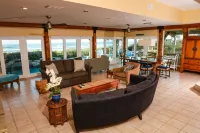 Beach Front/Heated Pool/Spa. Ocean Views, Umbrella+Lounger for Beach, Balconies