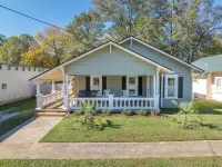 Renovated Bungalow 1 Block from Downtown Seneca! 7 miles from Clemson! Hotels in Seneca
