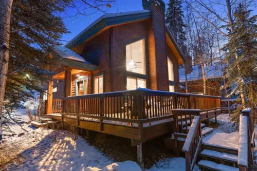 The Retreat@ the Cottages-tucked in towering pines