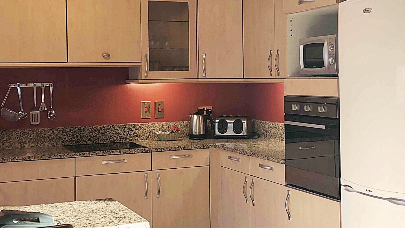 标准别墅， 4 间卧室， 壁炉， 花园景观