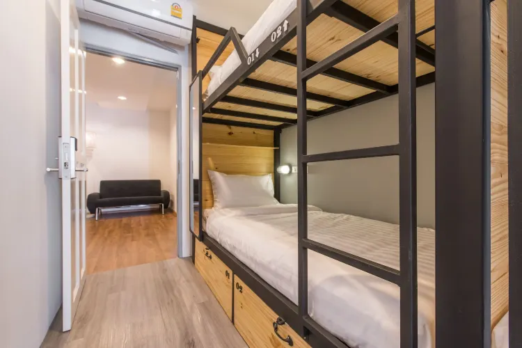 ห้อง 4 ที่นอน (ห้องน้ำรวม)