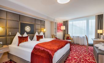 Hotel Norica - Thermenhotels Gastein mit dem Bademantel direkt in die Therme - Housity