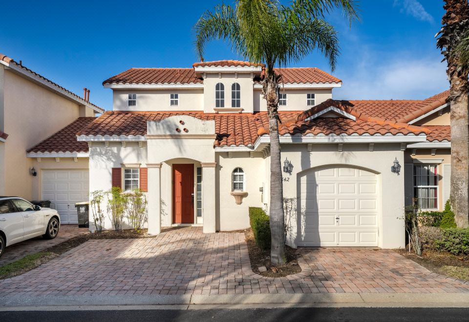 门禁社区绿洲带泳池和水疗-精致家庭休闲