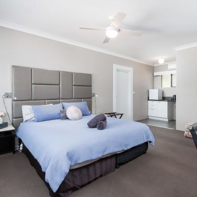 Deluxe King Studio Archibald Hotel Promo Code