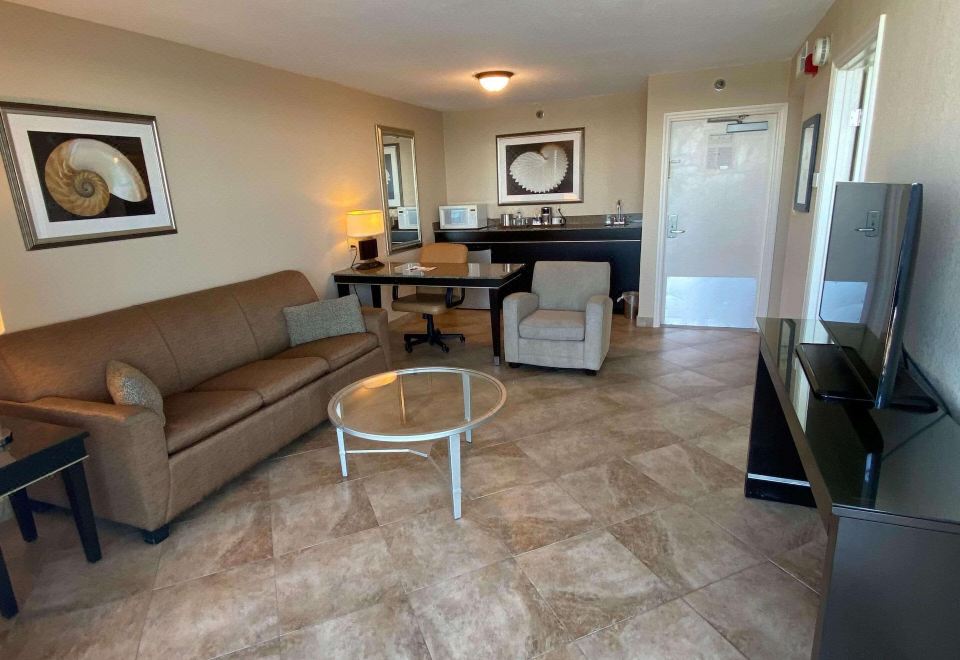 Radisson Suite Hotel OceanfrontOceanfront Family King Suite