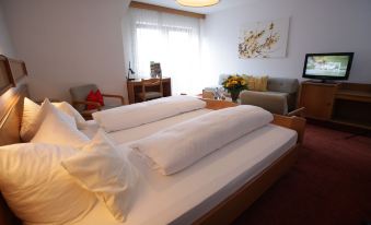 H+M Boarding Houses - Housity