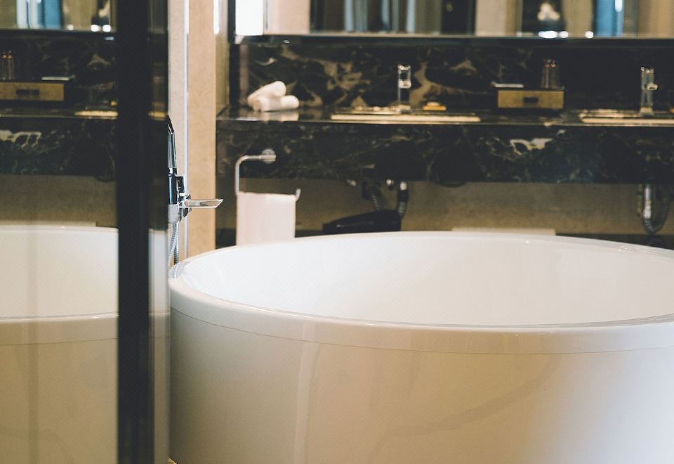 郡雅單臥套房（超大圓形浴缸?獨立會客廳）