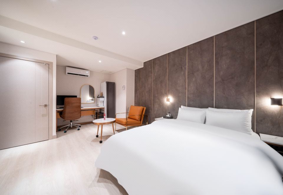 甄选房（Lauren Williams床+沙发+浴缸）