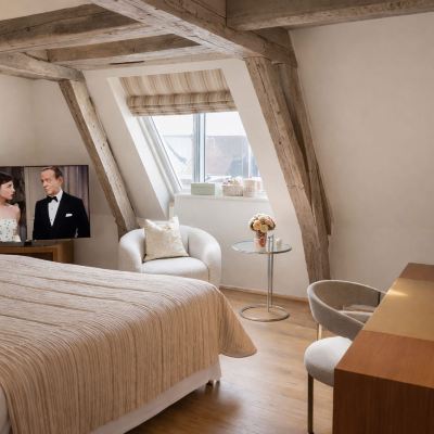 Junior Suite with Canal View Hotel Van Cleef Promo Code