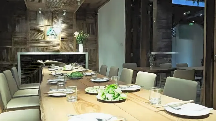 Minh House 食事・レストラン