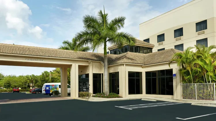 Hilton Garden Inn West Palm Beach Airport Exterior