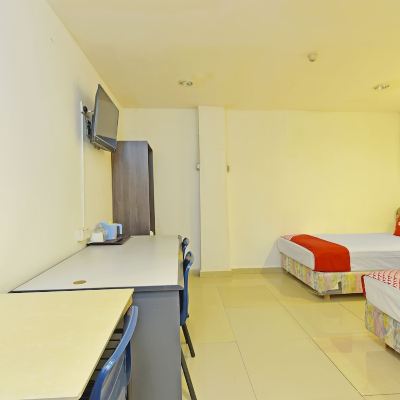 Bilik Kembar Standard Kupon OYO 90494 Sam Huat Hotel