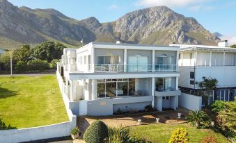 Hermanus Beachfront Lodge - Solar Power