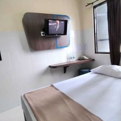 Double Room Golden Inn Ambon RedPartner Promo Code