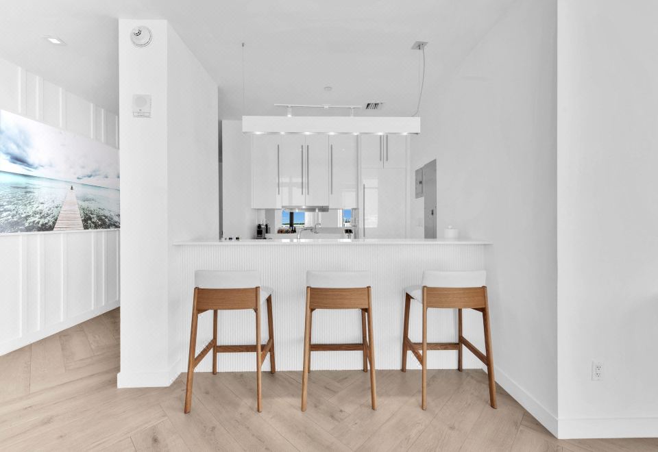 頂層閣樓8，兩臥室雙層套房，海景，陽臺