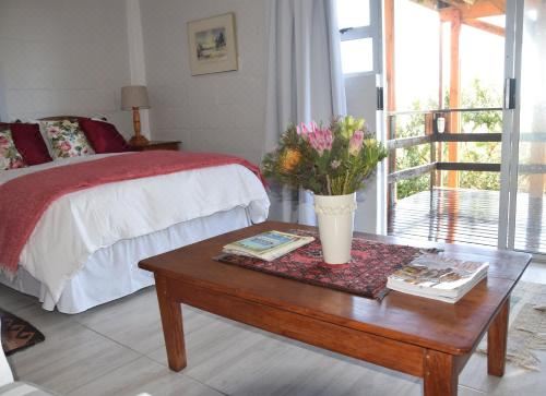 带阳台和海景的豪华双人房