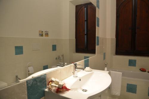 带阳台的两卧室公寓