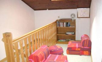House with 2 Bedrooms in Saint-Laurent-la-Roche, with Enclosed Garden - 40 km from The Beach