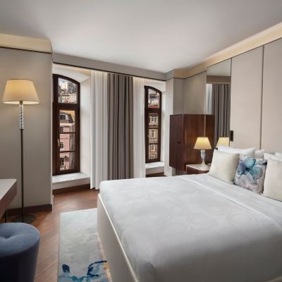 Deluxe King Room with Artium View