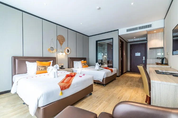 Deluxe Twin Room, Multiple Beds, Mobility Accessible, Garden View