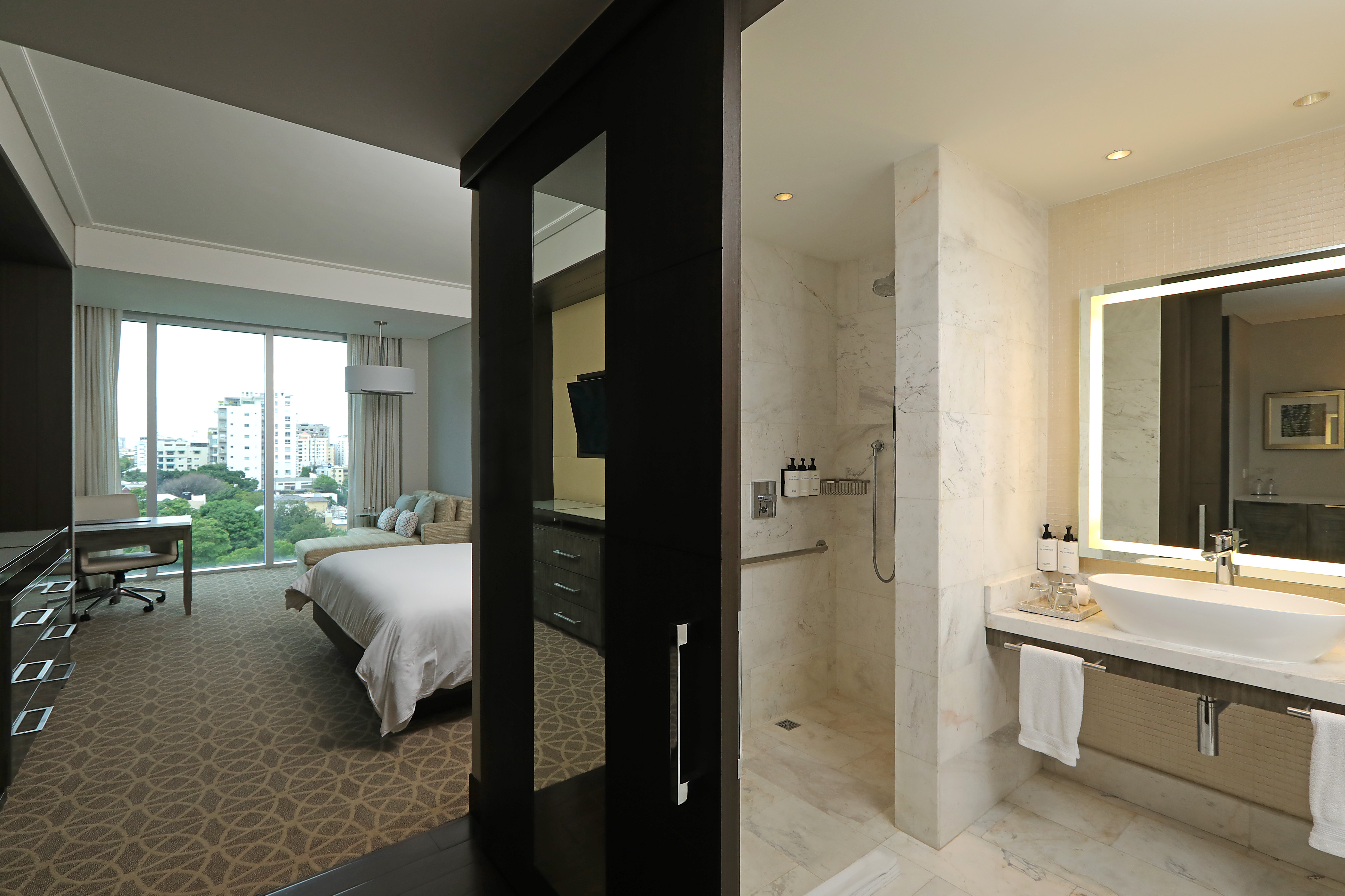 城景经典高层房（1张特大床，直达俱乐部休息室）