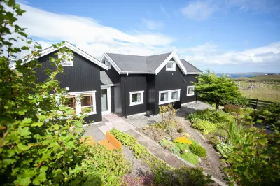 Red Robin - Vacation Homes Next to Svartifossur Waterfall Hotele w: 