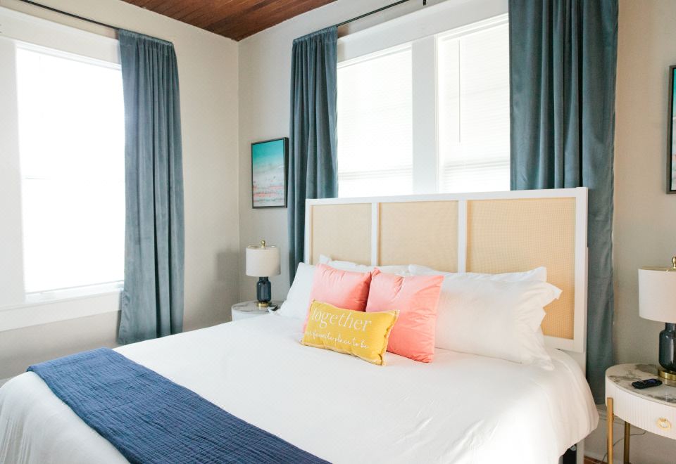 Stylish Oasis With Fenced Yard And Smart Tv-Inviting Escape