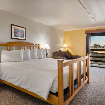 Guest Room with 1 King Bed, Balcony and Harbour View (Upstairs) Harbor Lite Lodge Promo Code