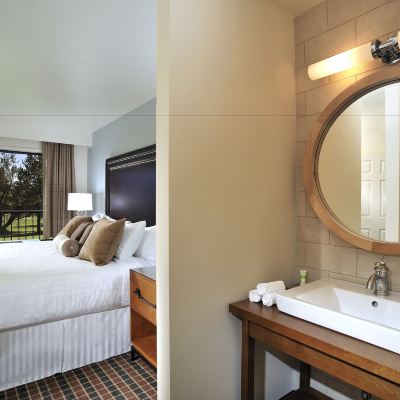 One-Bedroom King Suite with Golf View The Lodge at Eagle Crest Promo Code