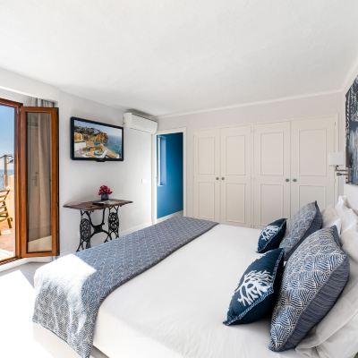 Double Or Twin Room With Terrace And Sea View Castelo Guest House Promo Code