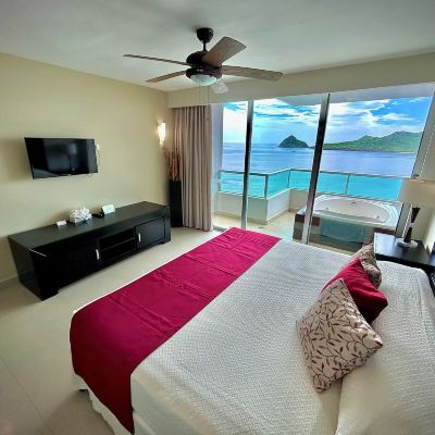 Deluxe Suite with Hot Tub and Sea View Las Flores Beach Resort Promo Code