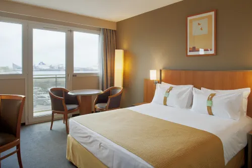 Holiday Inn Calais - Centre Car Ferry by IHG