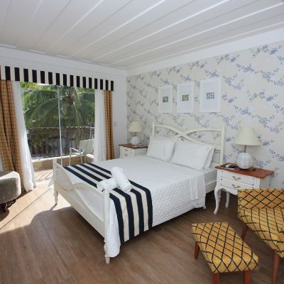 Deluxe Queen Room with Pool View