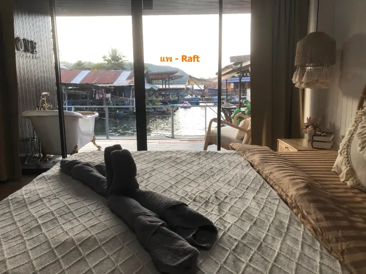ห้องพักบนแพเตียงใหญ่หรือเตียงแฝด