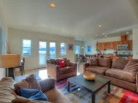 Water View! Luxury Starboard Suite-- walk to cafes, shops, galleries & beaches. Hoteles en Eastsound