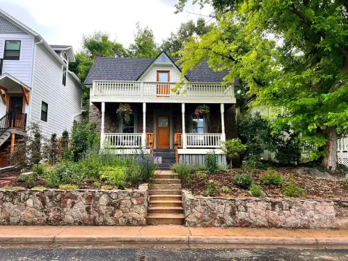 Boulder Artist Home  Mountain Views  Garden  Pet-Friendly