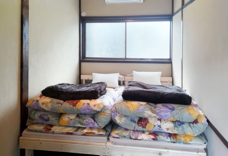 双床房-共用浴室-禁烟