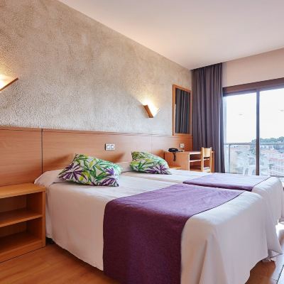 Standard Double Room, Balcony (2 Adults + 2 Children) Hotel Samba Promo Code