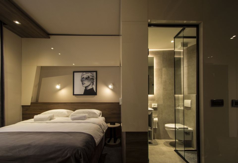 高级双人房， 1 张特大床