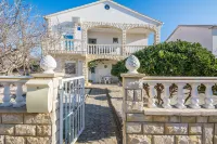 Apartment Kikas Hotels in 