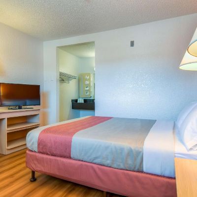 客房 - 1張全尺寸床和浴缸-無障礙 洛杉磯-羅蘭崗6號汽車旅館優惠