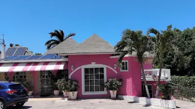 Pink Hibiscus Villa Hôtels à : 